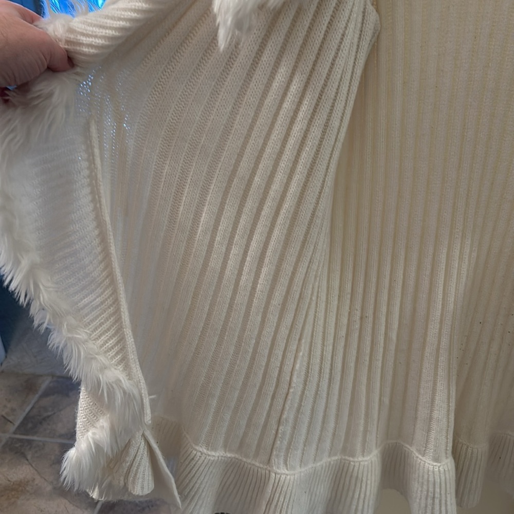Alfani ivory sweater with faux fur trim, size 2X - Picture 11 of 11